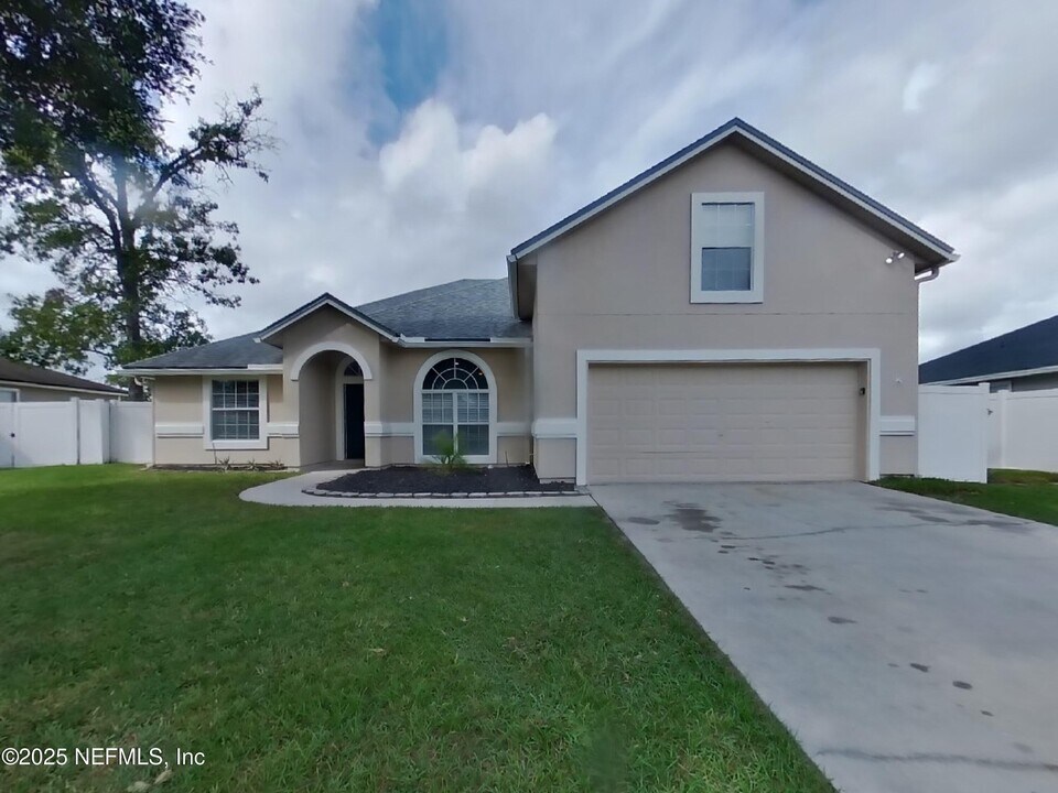 3208 Ginny Lake Dr in Middleburg, FL - Building Photo