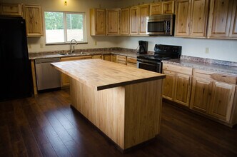 11839 Glenwood Rd in Port Orchard, WA - Building Photo - Building Photo