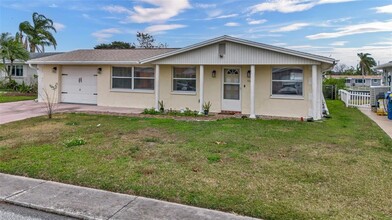 4052 Star Island Dr in Holiday, FL - Building Photo - Building Photo