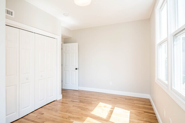 75 Summer St, Unit 1 in Medford, MA - Building Photo - Building Photo