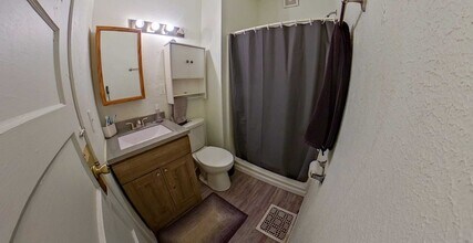 512 Bluemont Ave in Manhattan, KS - Building Photo - Building Photo