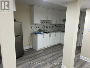 10 Alicewood Grove in Brampton, ON - Building Photo - Building Photo