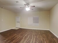 1031 Arnica St in Baytown, TX - Building Photo - Building Photo