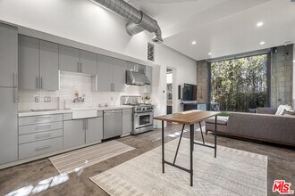 710 Orlando Ave in Los Angeles, CA - Building Photo - Building Photo