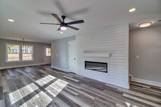 209 Lynch Ln in Chapin, SC - Building Photo - Building Photo