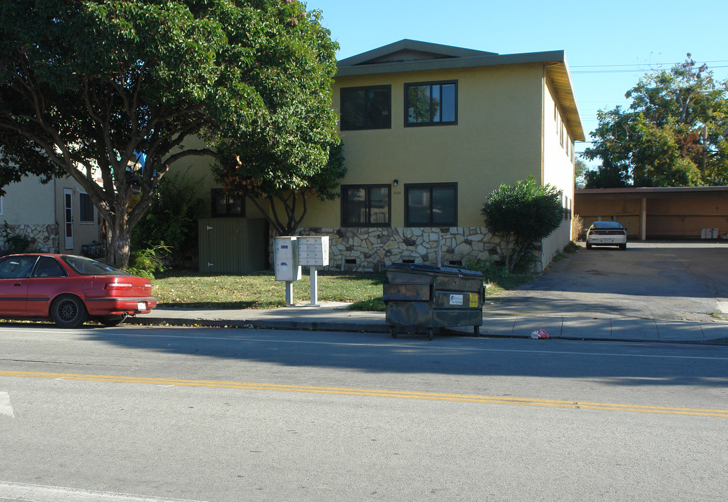 1090 Clyde Ave in Santa Clara, CA - Building Photo