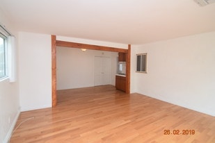 23265 Leonora Dr in Los Angeles, CA - Building Photo