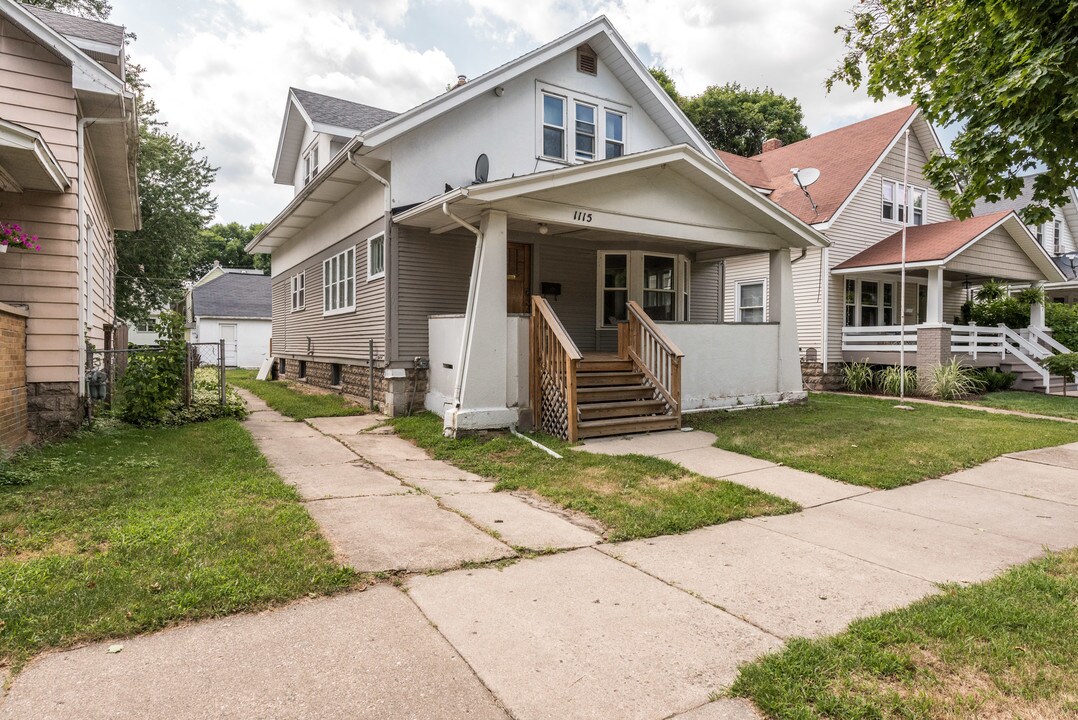 1115 Powers Ave NW in Grand Rapids, MI - Building Photo