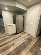 545 Hollydell Rd in Kelowna, BC - Building Photo - Building Photo