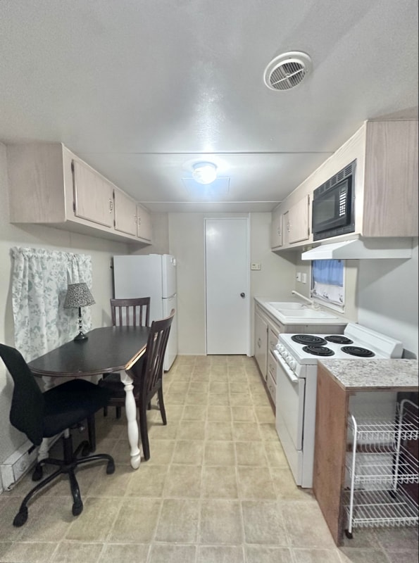 910 Polk St in Vidor, TX - Building Photo - Building Photo