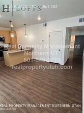 2525 N Hill Field Rd in Layton, UT - Foto de edificio - Building Photo