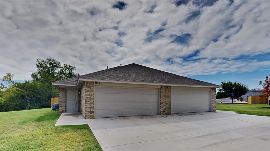 206 Gray St in Yukon, OK - Building Photo
