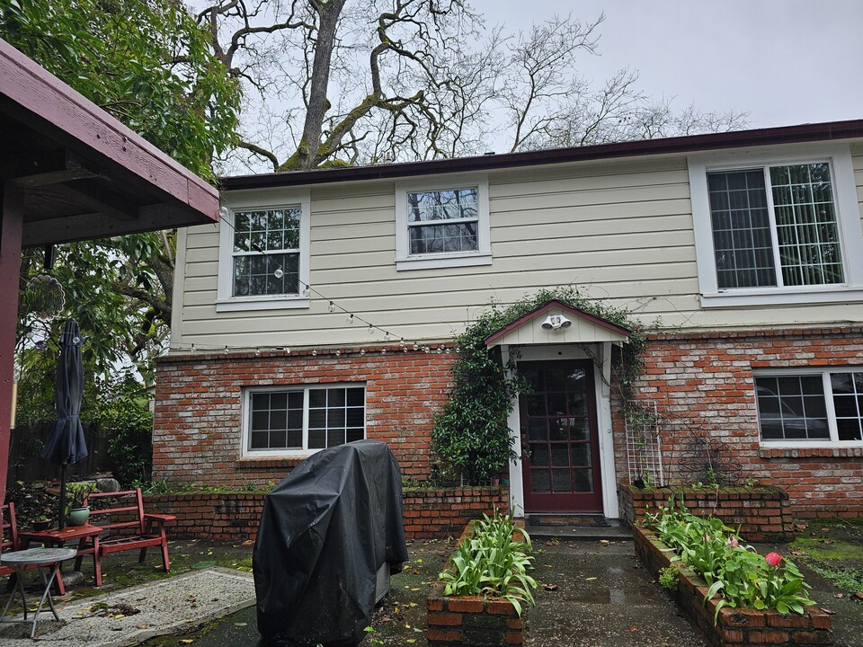 1585 Humboldt St in Santa Rosa, CA - Building Photo