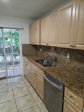 101 E 9th St, Unit 102 in Hialeah, FL - Building Photo - Building Photo