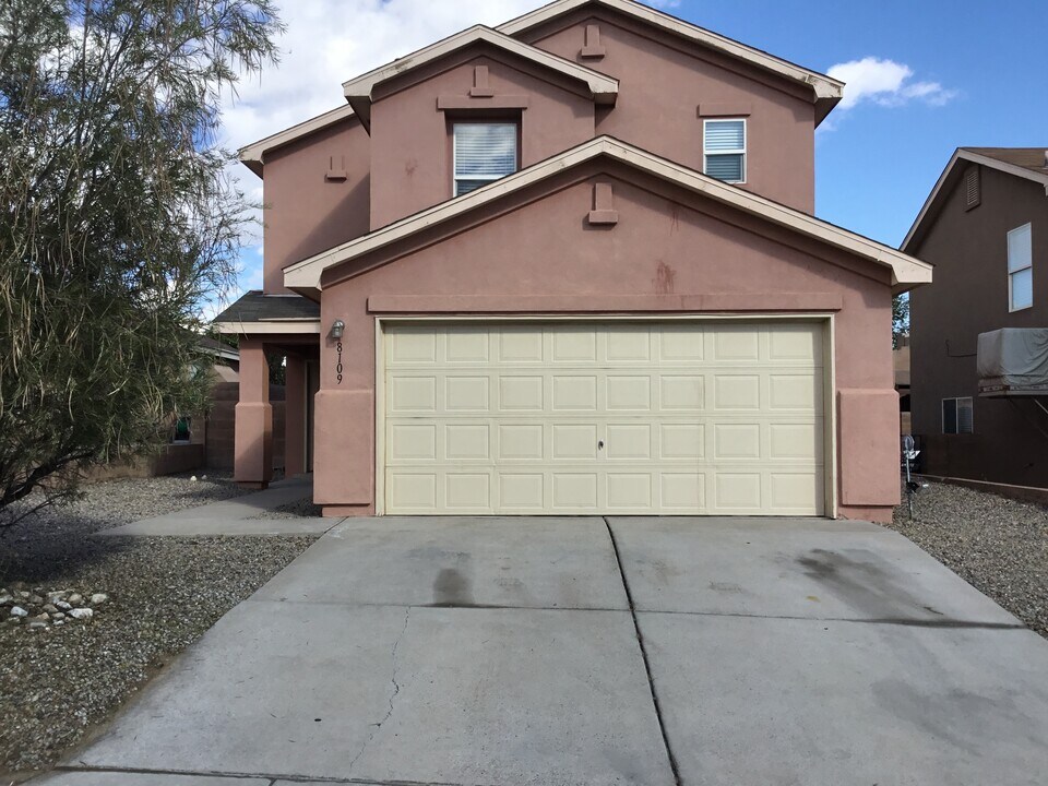 8109 Tangerine Pl NW in Albuquerque, NM - Building Photo