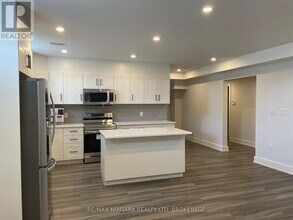6484 Sam Iorfida Dr in Niagara Falls, ON - Building Photo - Building Photo