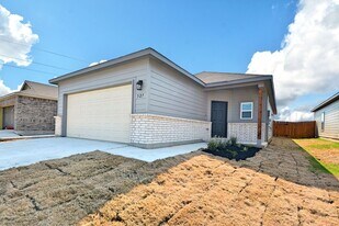 527 Moscato Rd in Canyon Lake, TX - Building Photo