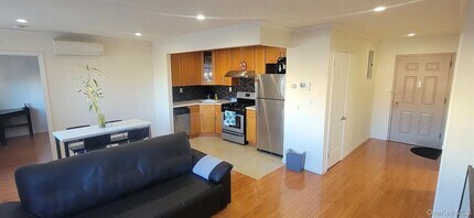 64-73-73 Austin St in Queens, NY - Building Photo - Building Photo