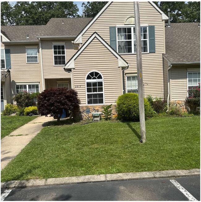 2813 Falcon Ct