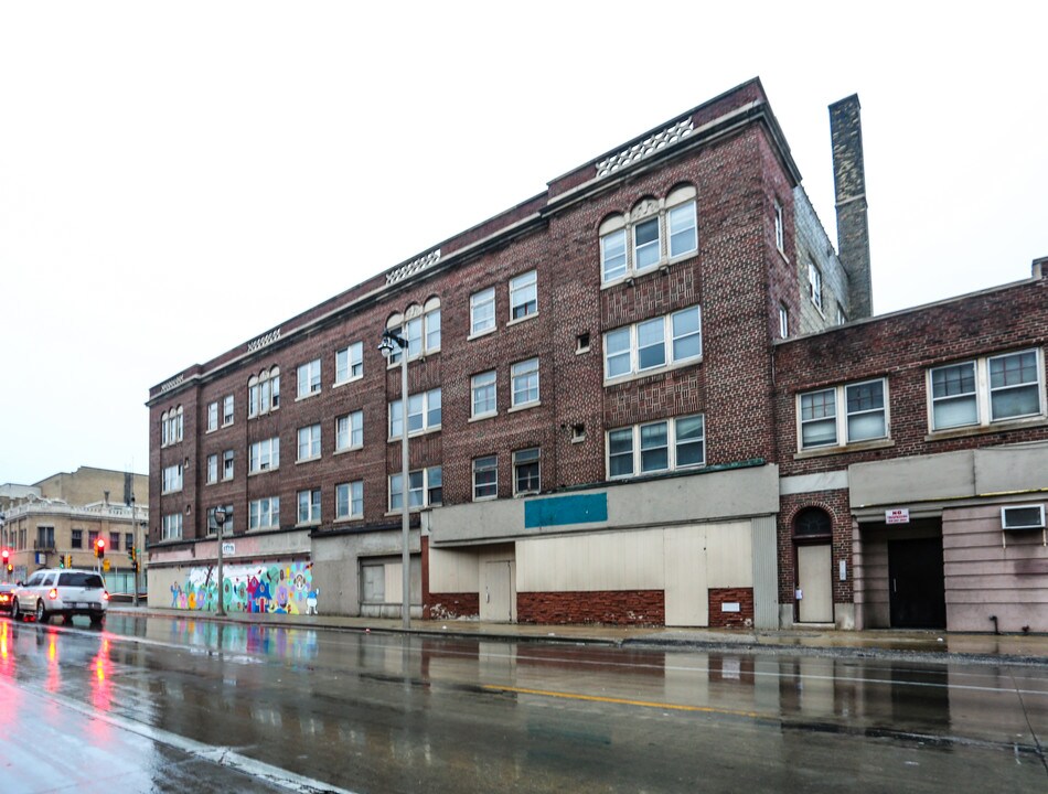 Concordia 27 in Milwaukee, WI - Building Photo
