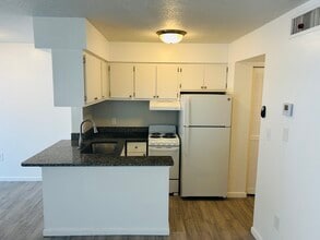 4035 S School Ave, Unit C3 in Sarasota, FL - Building Photo - Building Photo