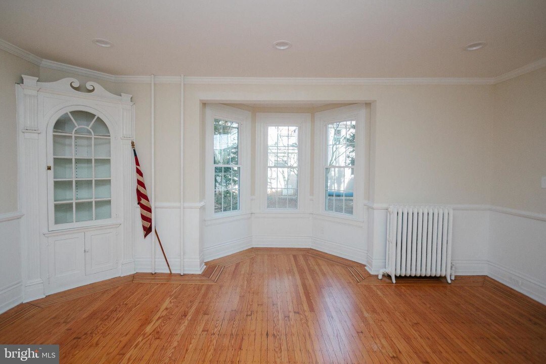 319 Radcliffe St-Unit -1 in Bristol, PA - Foto de edificio