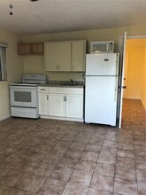 4924 SW 44th Ave in Fort Lauderdale, FL - Building Photo - Building Photo