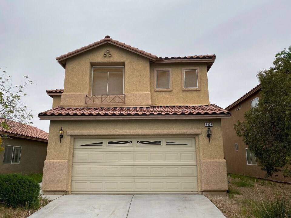 5832 Running Horse Dr in North Las Vegas, NV - Building Photo