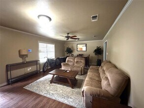 127 Parkview Dr in Luling, TX - Building Photo - Building Photo