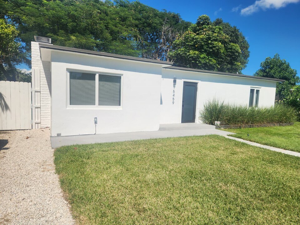 15459 Hayes Ln in Homestead, FL - Foto de edificio