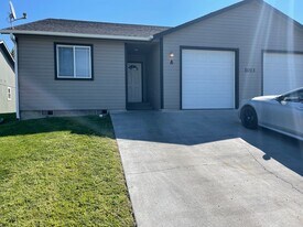 1013 N Pierce Dr in Moses Lake, WA - Building Photo