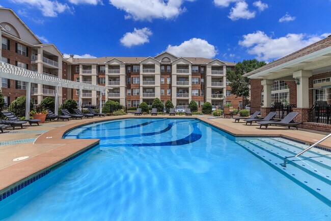 The Claremont Apartment Homes in Overland Park, KS - Building Photo - Building Photo