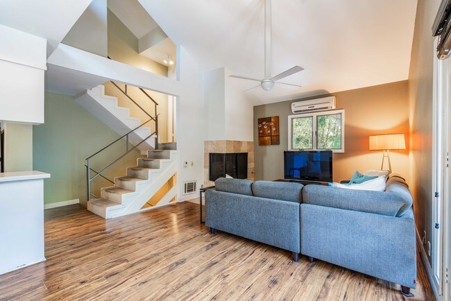 906 N Kings Rd, Unit #1 in West Hollywood, CA - Building Photo - Building Photo