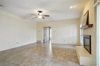 5717 Ridgerock Ct in Fort Worth, TX - Foto de edificio - Building Photo