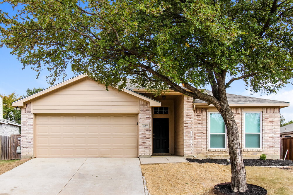 1009 Dixon Ln in Denton, TX - Building Photo