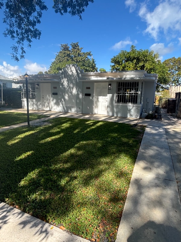 511 51st St in West Palm Beach, FL - Foto de edificio - Building Photo