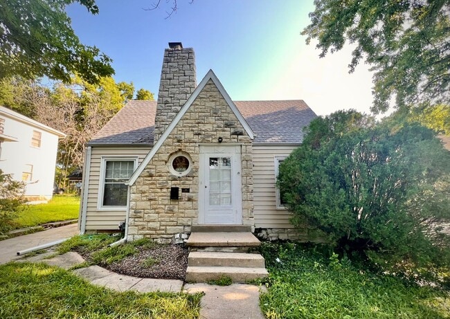 1622 Fairview Ave in Manhattan, KS - Building Photo - Building Photo