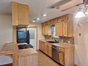 209 Hudson St in Crowley, TX - Building Photo - Building Photo