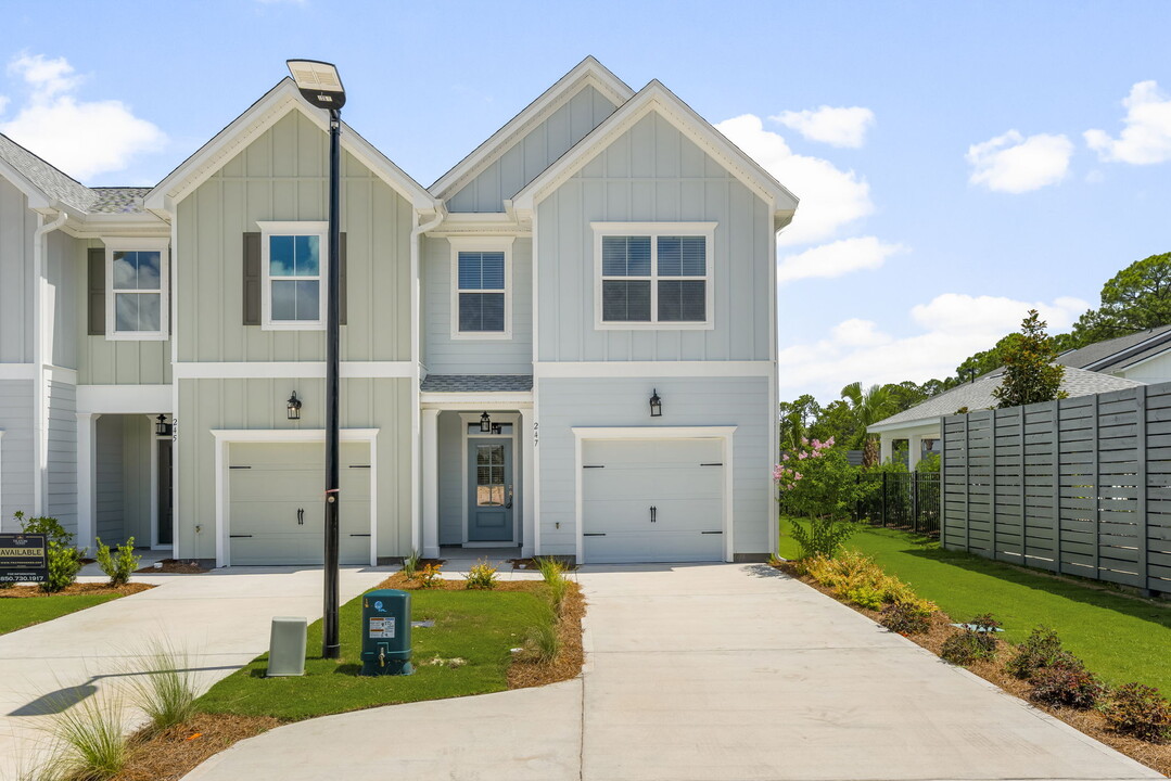 247 1st St in Panama City Beach, FL - Building Photo