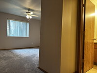 647 29th St, Unit Apt 2 in Washougal, WA - Foto de edificio - Building Photo