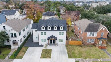 2406 Truxillo St-Unit -Upper B in Houston, TX - Building Photo - Building Photo
