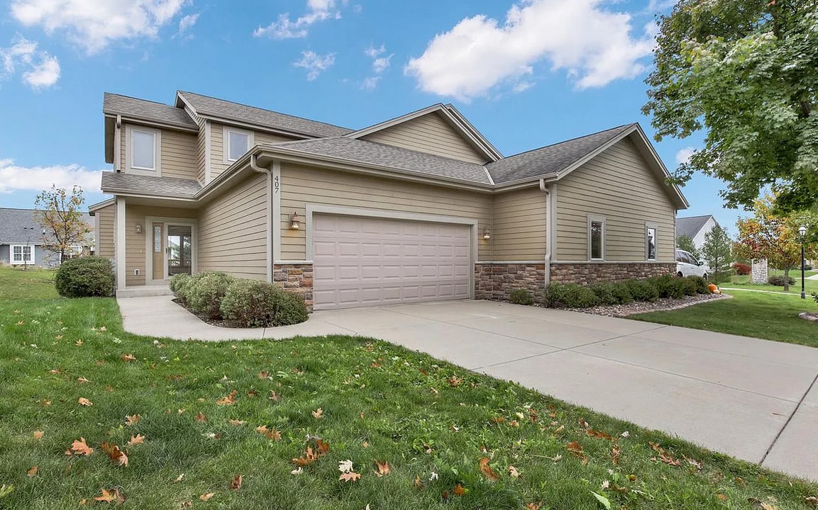 407 Century Oak Dr in Waukesha, WI - Foto de edificio
