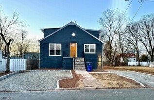 264 Girard Ave in Franklin Township, NJ - Building Photo