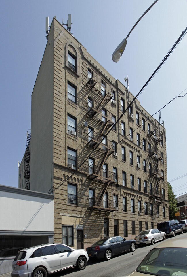 4305 Carpenter Ave in Bronx, NY - Building Photo - Building Photo