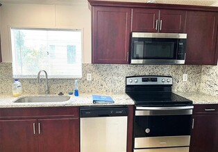 220 NE 12th Ave in Homestead, FL - Building Photo - Building Photo