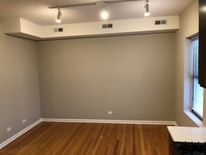 3215 W Cullom Ave, Unit 2 in Chicago, IL - Building Photo - Building Photo