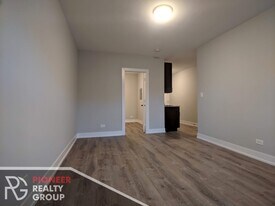 713 W Brompton Ave, Unit 701-709-39 in Chicago, IL - Building Photo