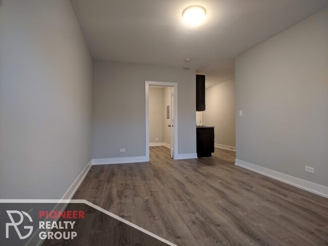 713 W Brompton Ave, Unit 701-709-39