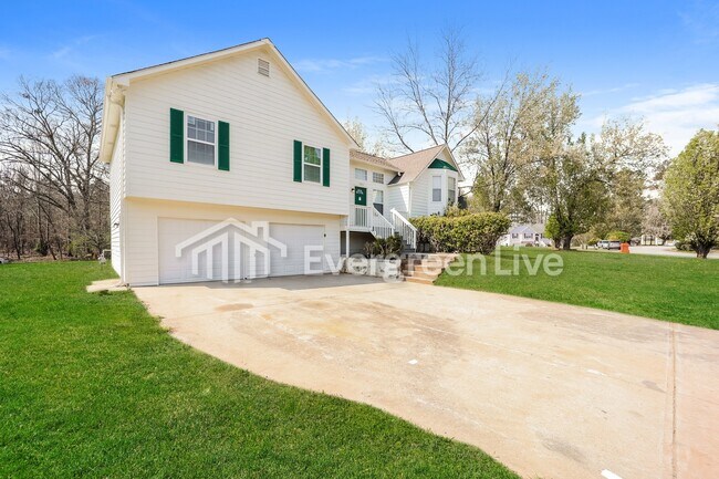 9353 Whaleys Lake Trce in Jonesboro, GA - Building Photo - Building Photo