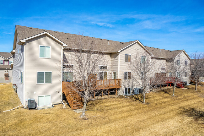 Ashland Pointe Townhomes in Ankeny, IA - Building Photo - Building Photo